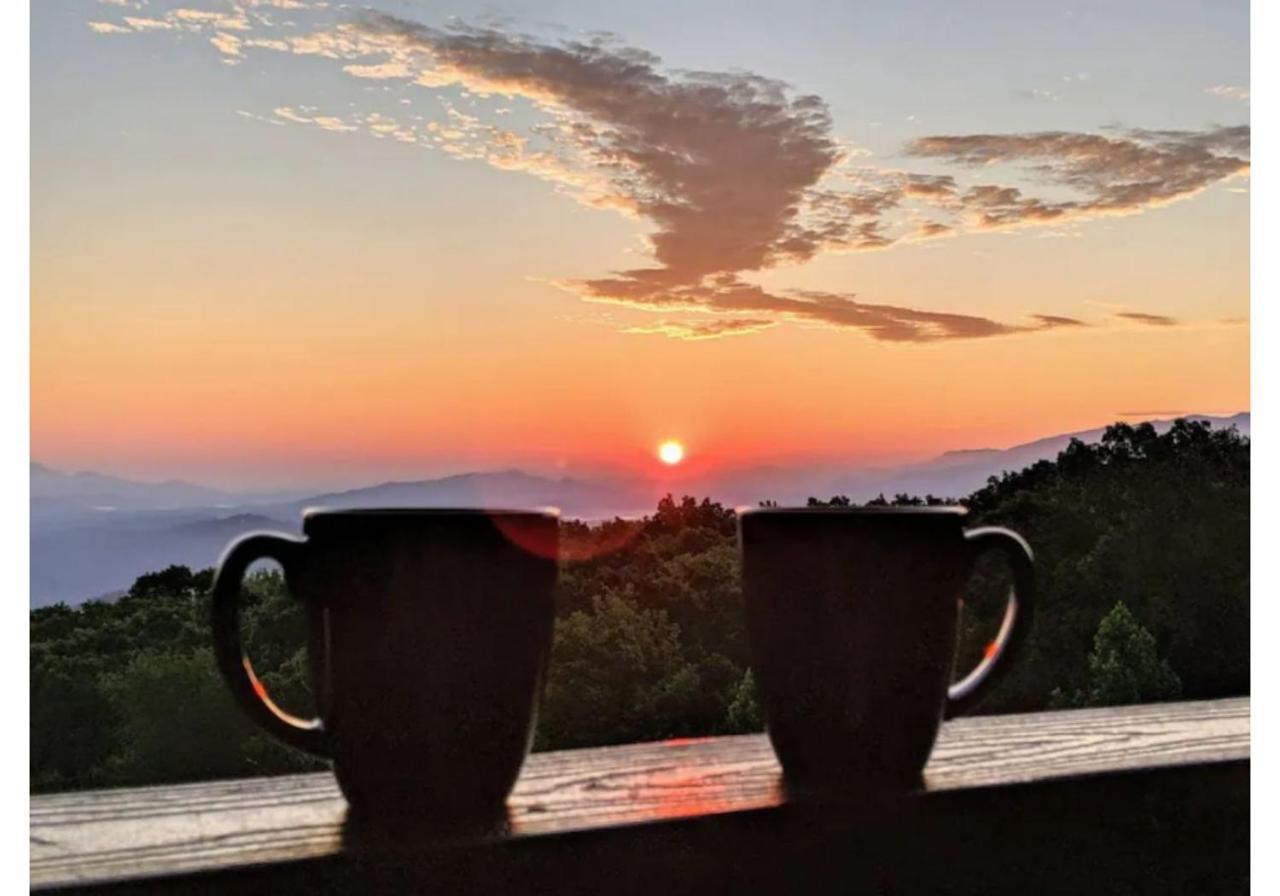 Sky High Views!!-Peak Mountaintop-Outdoor Pool-Close To Downtown-Private Balcony-Wifi-Cable Gatlinburg Dış mekan fotoğraf