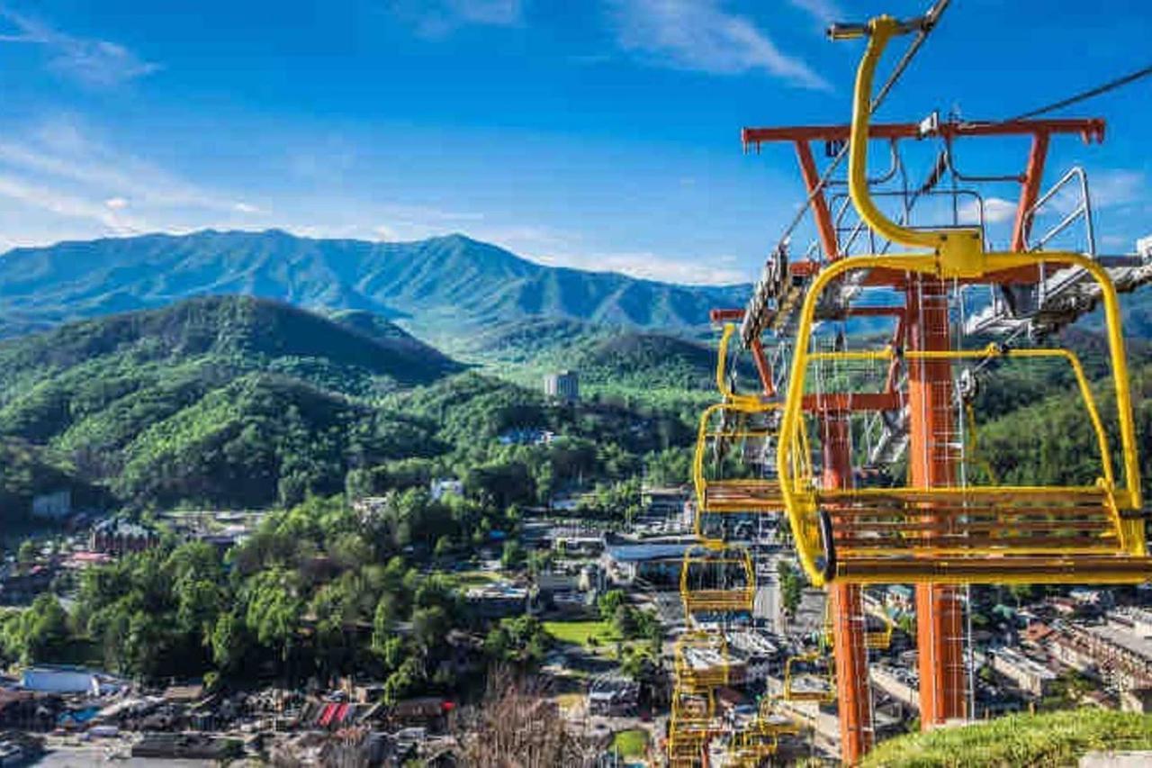 Sky High Views!!-Peak Mountaintop-Outdoor Pool-Close To Downtown-Private Balcony-Wifi-Cable Gatlinburg Dış mekan fotoğraf