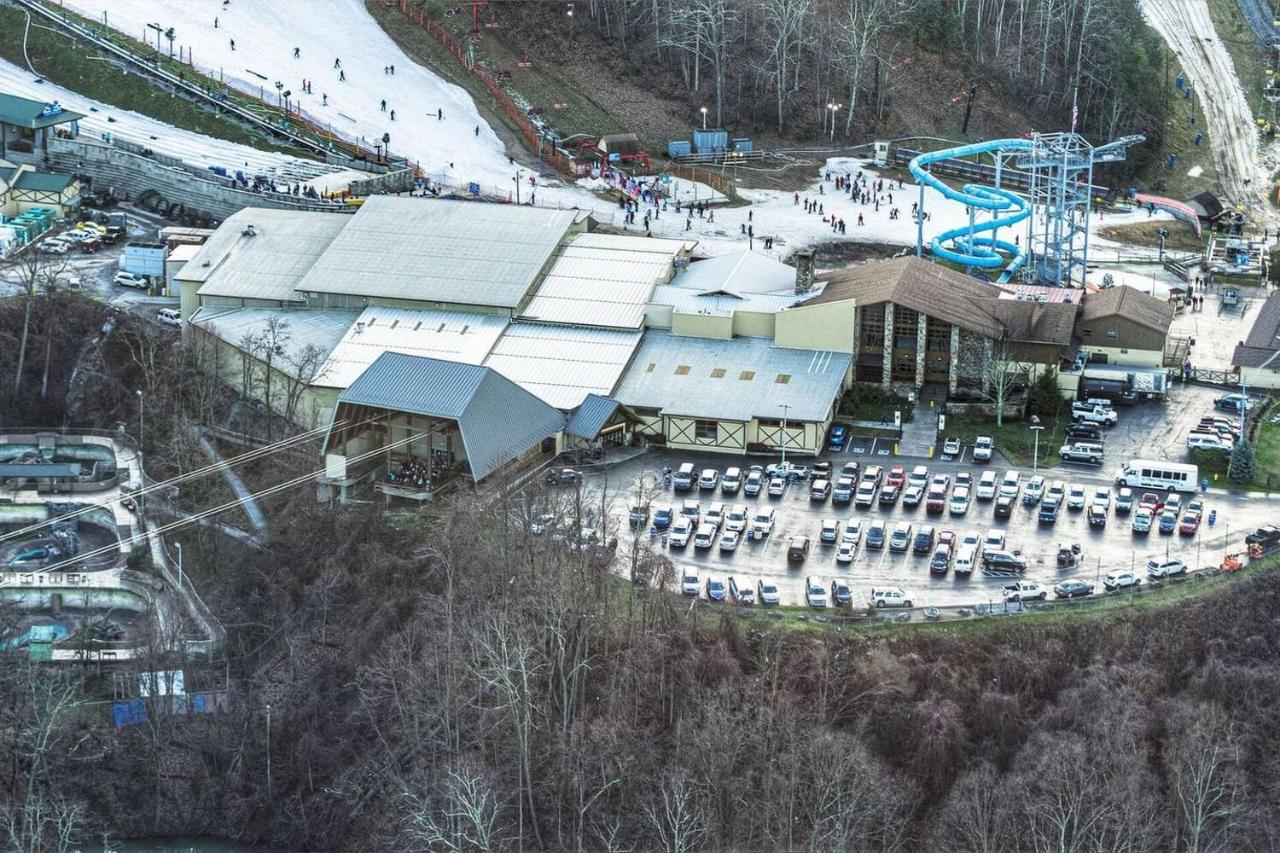 Sky High Views!!-Peak Mountaintop-Outdoor Pool-Close To Downtown-Private Balcony-Wifi-Cable Gatlinburg Dış mekan fotoğraf