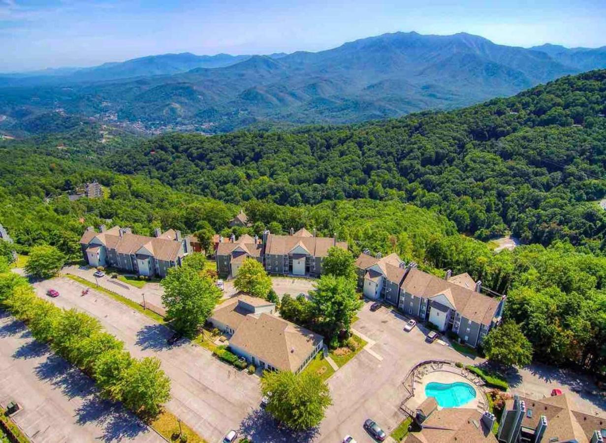 Sky High Views!!-Peak Mountaintop-Outdoor Pool-Close To Downtown-Private Balcony-Wifi-Cable Gatlinburg Dış mekan fotoğraf