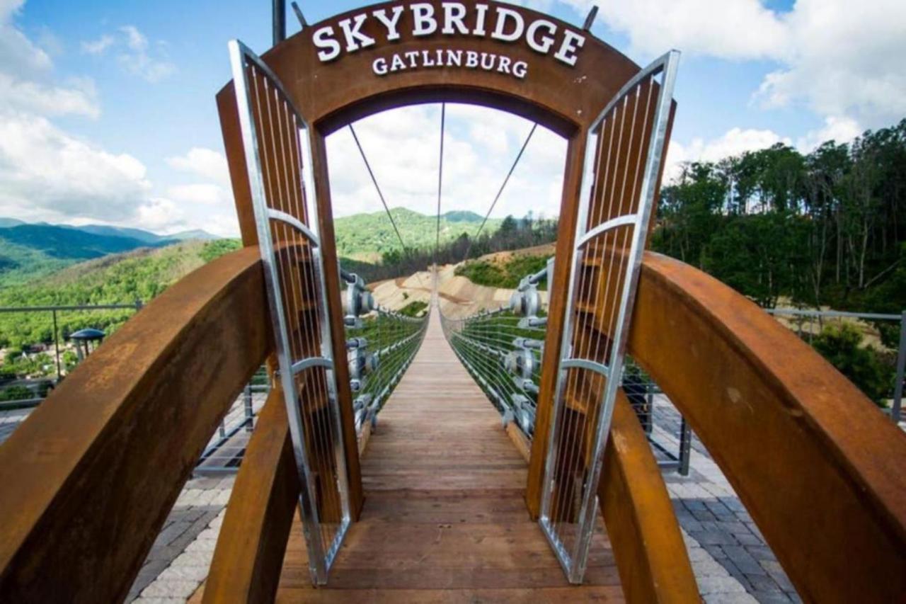 Sky High Views!!-Peak Mountaintop-Outdoor Pool-Close To Downtown-Private Balcony-Wifi-Cable Gatlinburg Dış mekan fotoğraf