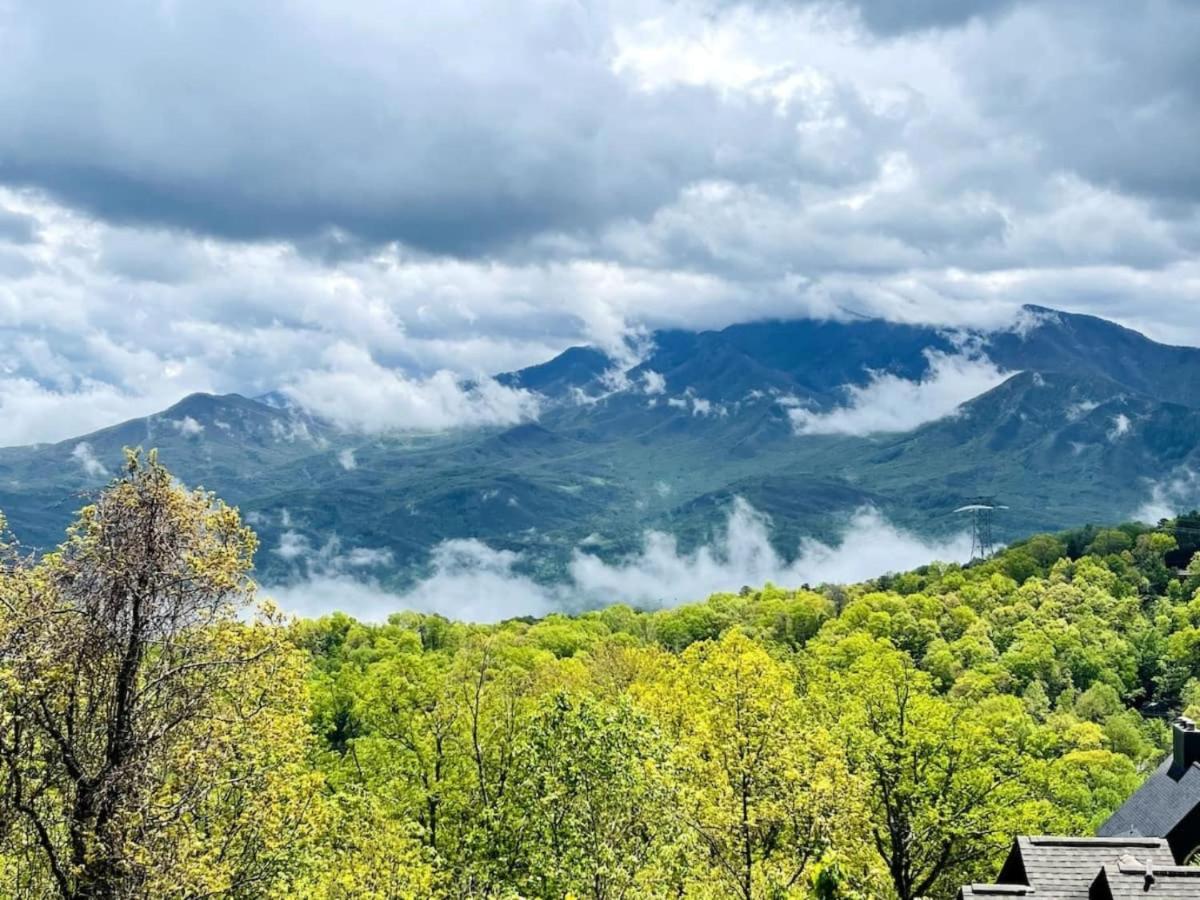 Sky High Views!!-Peak Mountaintop-Outdoor Pool-Close To Downtown-Private Balcony-Wifi-Cable Gatlinburg Dış mekan fotoğraf