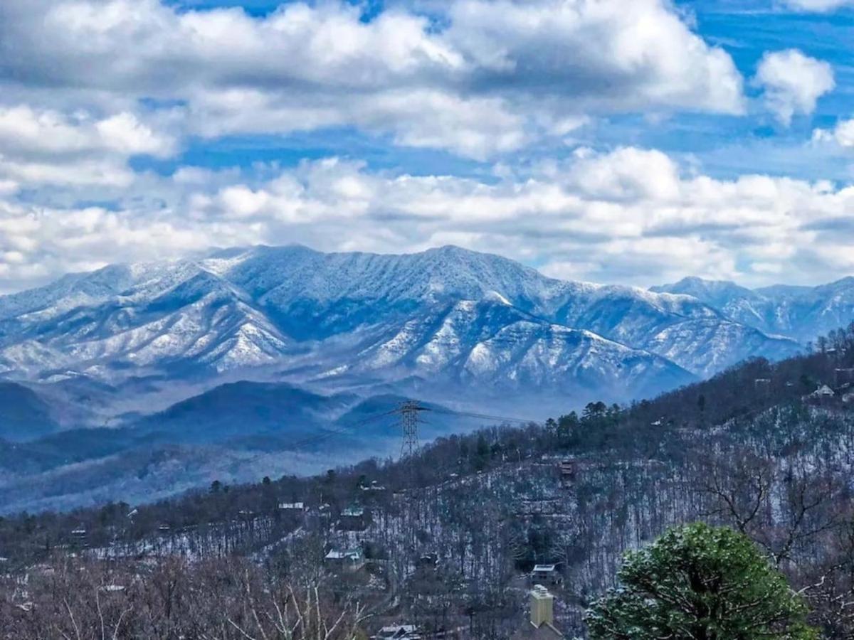Sky High Views!!-Peak Mountaintop-Outdoor Pool-Close To Downtown-Private Balcony-Wifi-Cable Gatlinburg Dış mekan fotoğraf