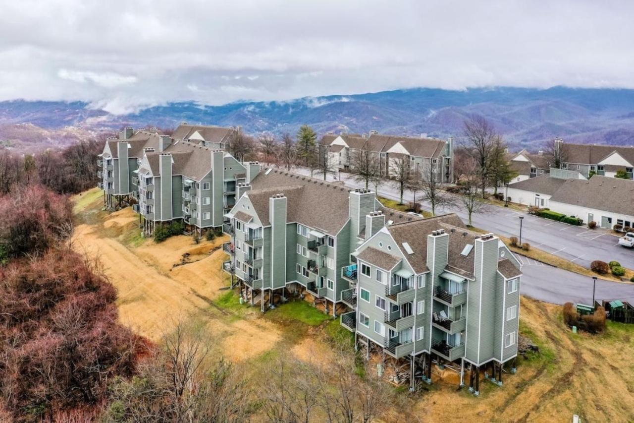 Sky High Views!!-Peak Mountaintop-Outdoor Pool-Close To Downtown-Private Balcony-Wifi-Cable Gatlinburg Dış mekan fotoğraf